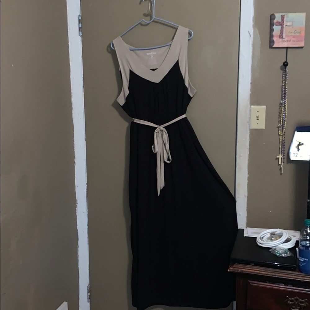 Women’s Maxi dress 40 inches long.
